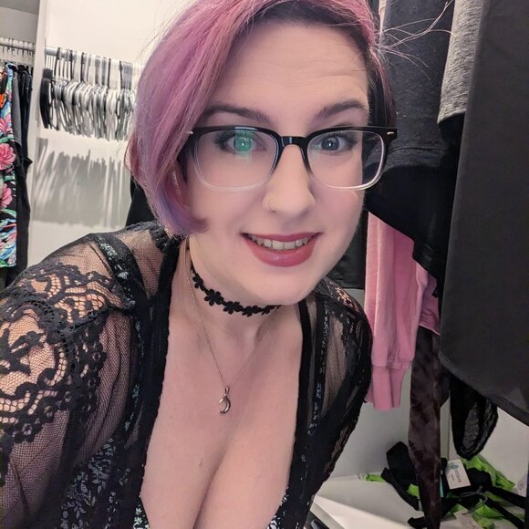 Meet your Posher, Courtney - Picture 5 of 5